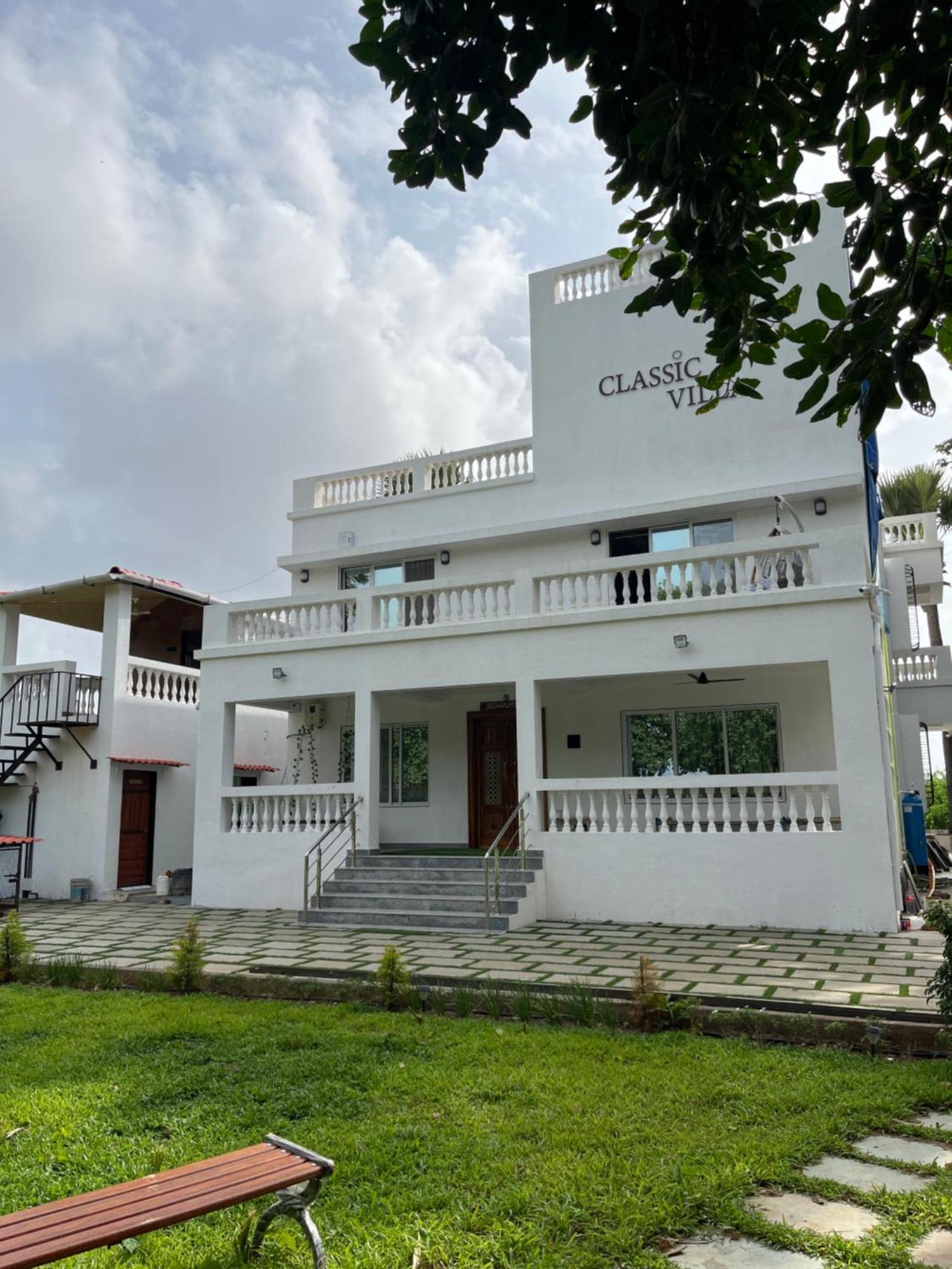 Classic Villa Pālghar Exterior foto